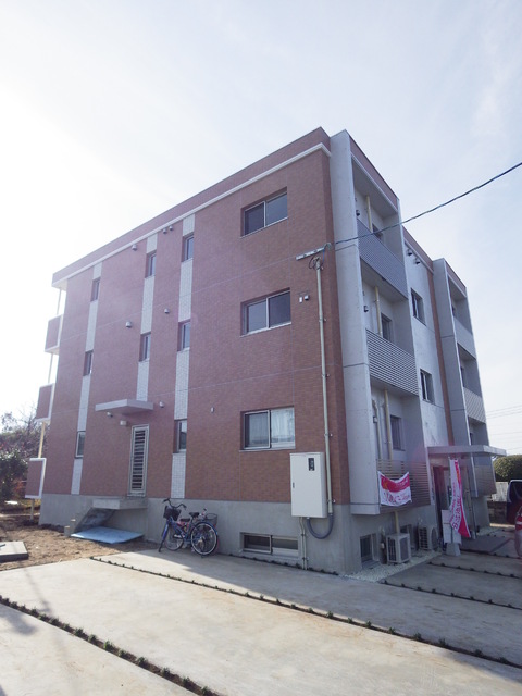 建物外観　３階建てのマンションタイプ＾＾