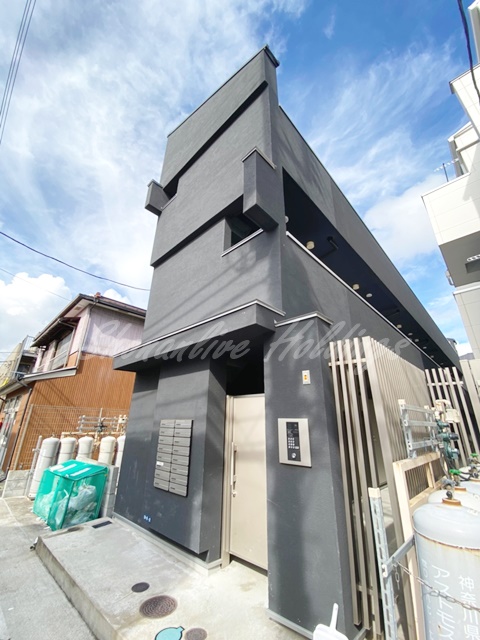 建物外観　お洒落な外観♪最上階角部屋