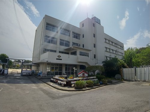 小学校　船橋市立芝山東小学校（小学校）まで184m