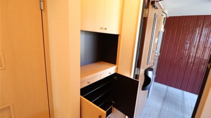 玄関　トールタイプのシューズボックス