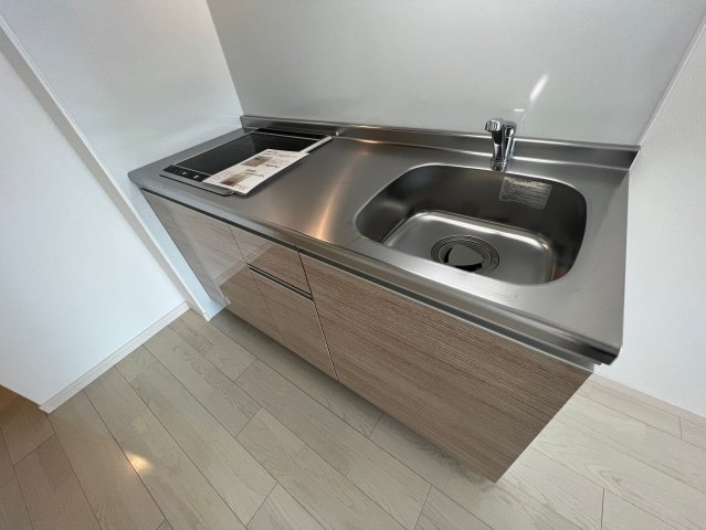 キッチン　お掃除しやすいＩＨクッキングヒーターです。