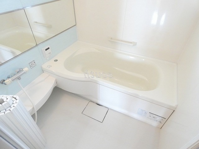 バス・シャワールーム　浴室乾燥機つきのお風呂