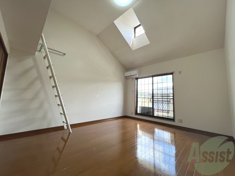 居室・リビング　リビングを撮影しました。生活のメインとなるお部屋ですね。