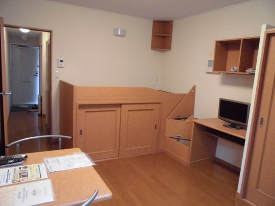 居室・リビング　※別号室の写真です