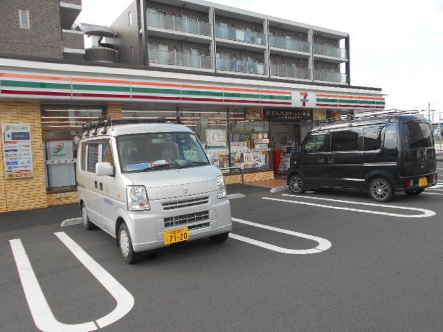 コンビニ　セブン-イレブン海老名かしわ台駅前店（コンビニ）まで631m
