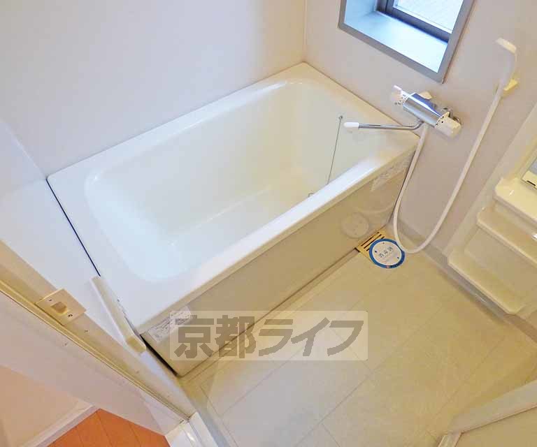 バス・シャワールーム　バスルームです