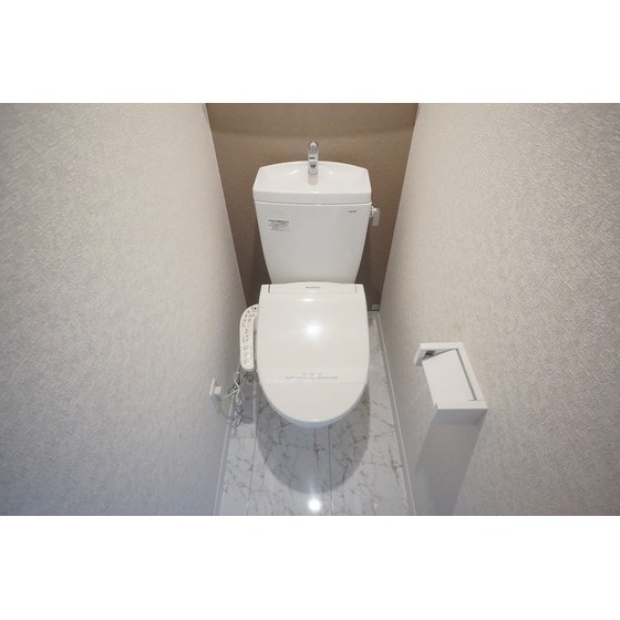 トイレ　温水洗浄便座