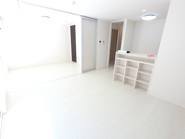 居室・リビング　エアコン・照明付いてます。