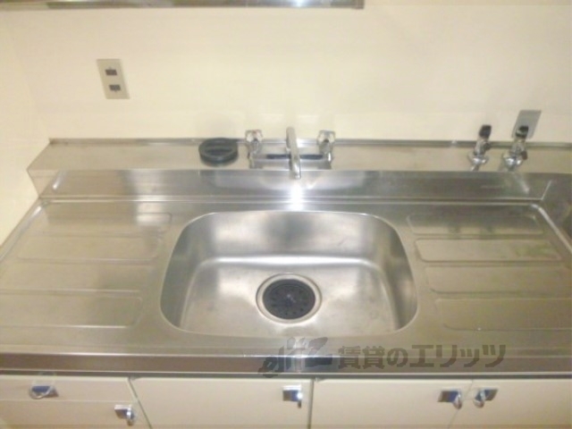 キッチン　作業スペース広々