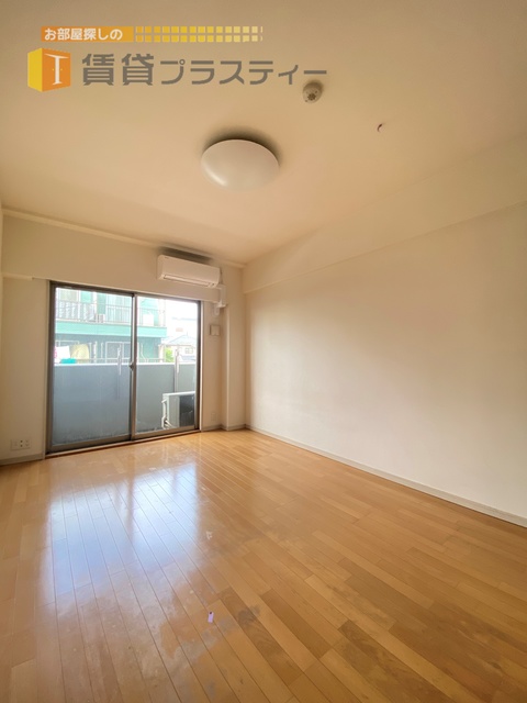 居室・リビング　８．５帖のゆったりルーム