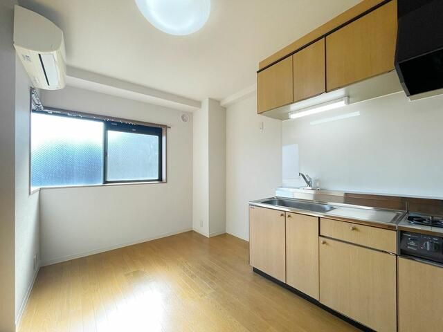 居室・リビング　同タイプ別号室のもののため実際のお部屋と仕様・内装等が一部異