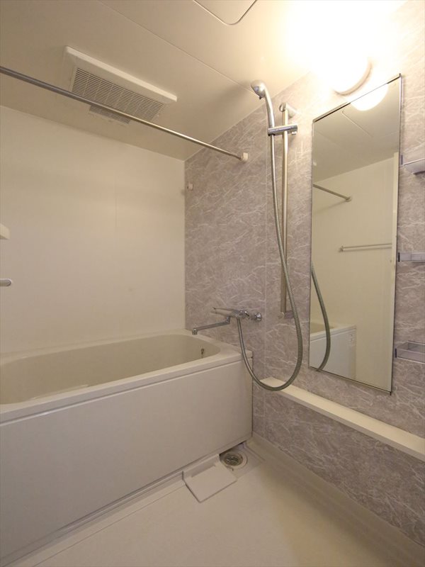 バス・シャワールーム　バスルーム　浴室暖房乾燥機付き