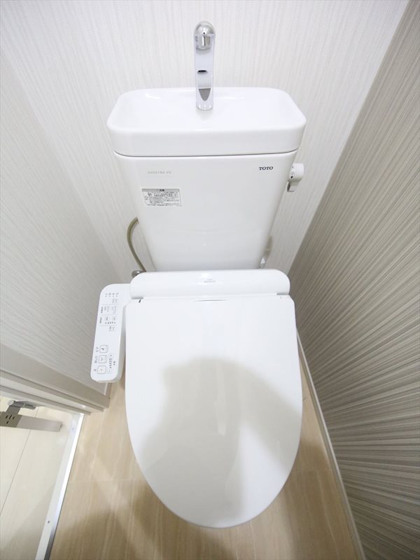 トイレ　温水洗浄暖房便座付トイレ