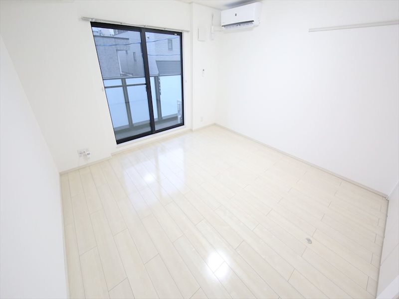 居室・リビング　洋室8.1帖　クローゼット付（収納充実してます）