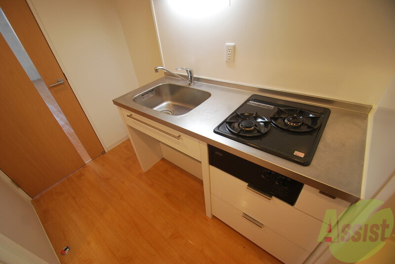 キッチン　ミニキッチンなのに２口コンロ収納もたっぷりです。