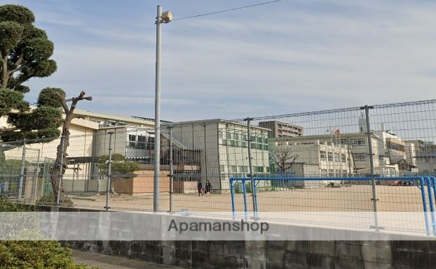 小学校　福岡市立小学校春住小学校（小学校）まで1034m