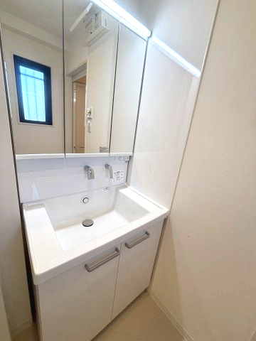 洗面設備　使いやすい独立洗面台です