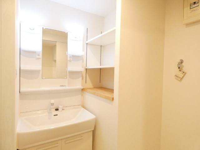 洗面設備　※写真は７０２号室になります。