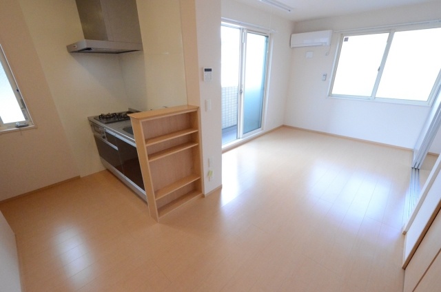 居室・リビング　２面採光で明るいリビングです！