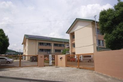 中学校　川西市立　明峰中学校（中学校）まで1461m