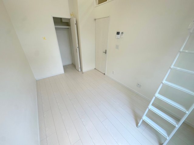 居室・リビング　どんな家具でも合わせやすいですよ。