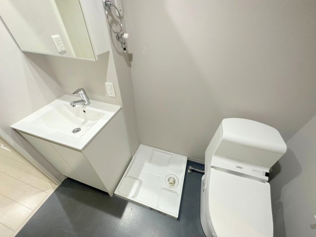 その他設備　嬉しい室内洗濯機置場。これで洗濯機も長持ちしますね。