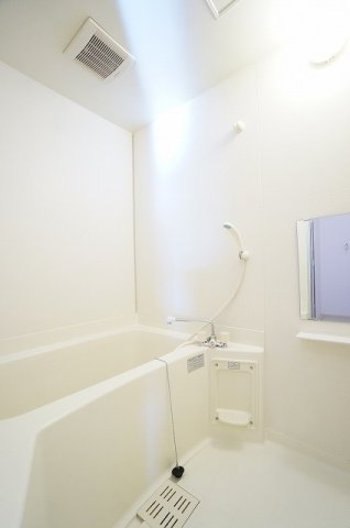 バス・シャワールーム　ゆったり過ごせるお風呂です