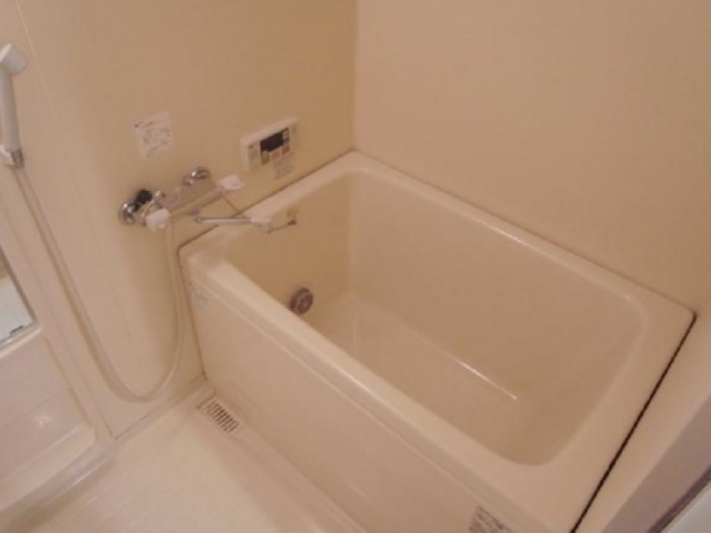 バス・シャワールーム　追い焚き機能付いています