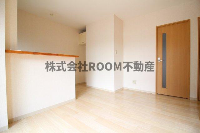 居室・リビング　落ち着いた色調の洋室です