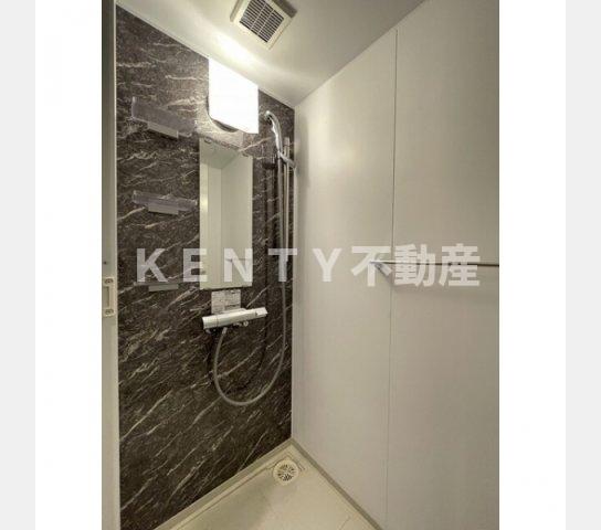 バス・シャワールーム　シャワーを浴びることができます