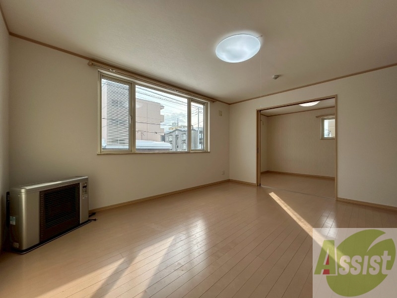 居室・リビング　広くてキレイなお部屋が広がっていて、充実した生活が送れそう。