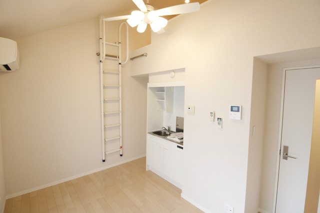 居室・リビング　※照明・ブラインドは設備ではありません