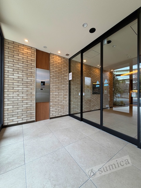 エントランス　明るいエントランスであなたのお帰りをお待ちします＾＾