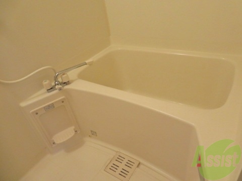 バス・シャワールーム　ユニットタイプのバスルームなのでお掃除もらくらくですね