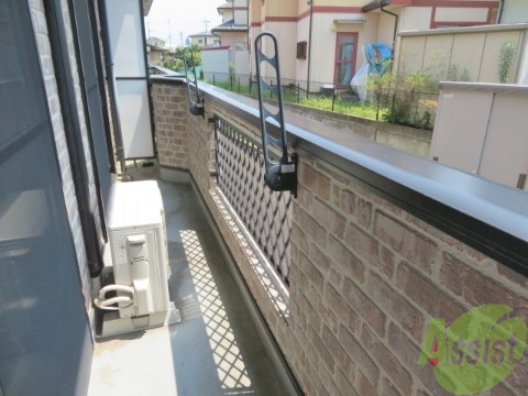 バルコニー　南向きの日当たりの良いバルコニー、お洗濯もはかどりそうです