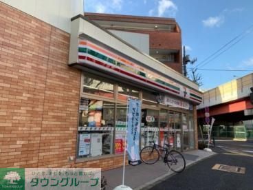 コンビニ　セブンイレブン高円寺陸橋南店（コンビニ）まで140m