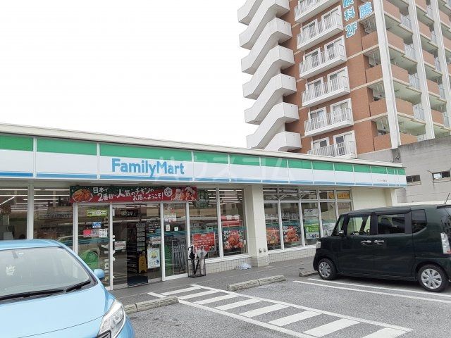 コンビニ　沖縄ファミリーマート サンパーク通り店（コンビニ）まで291m