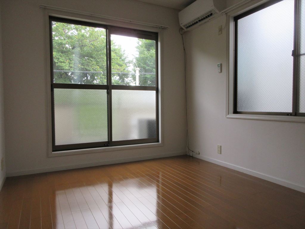 居室・リビング　2階最上階角部屋で2面採光の南向きのお部屋です。