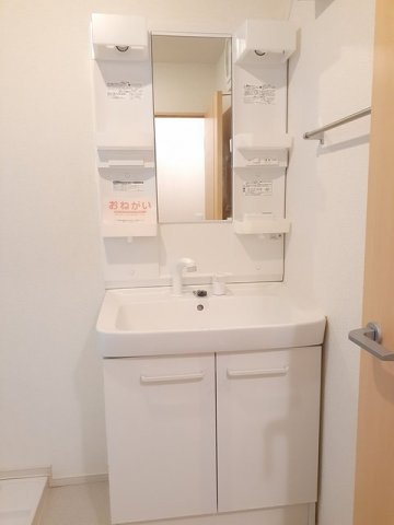 洗面設備　明るい洗面所です★