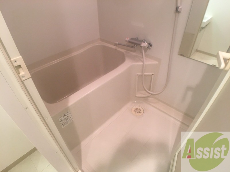 バス・シャワールーム　お風呂になります。一日の疲れを癒してくださいね。