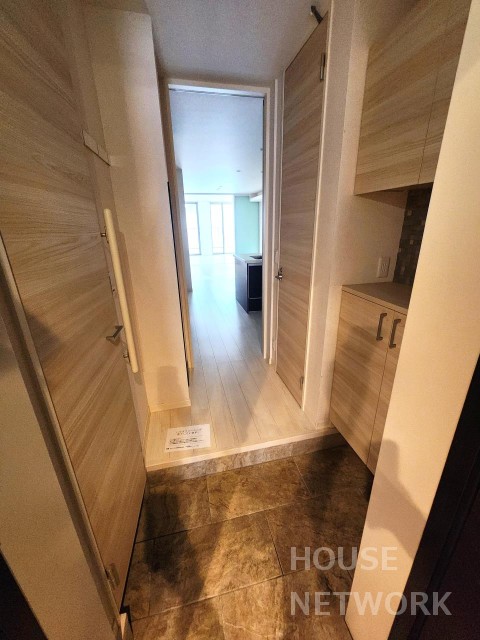 玄関　ハウスメーカー製の2020年築物件