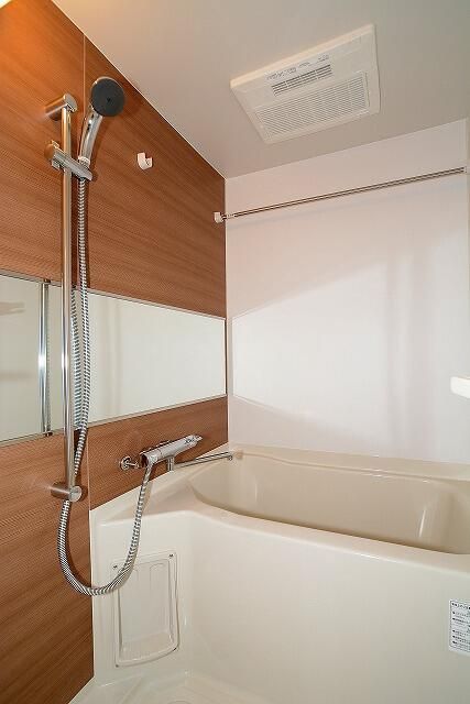 バス・シャワールーム　ゆったり過ごせるお風呂です