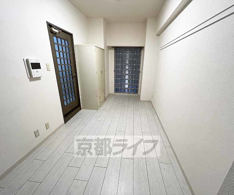 居室・リビング　白い床がお洒落