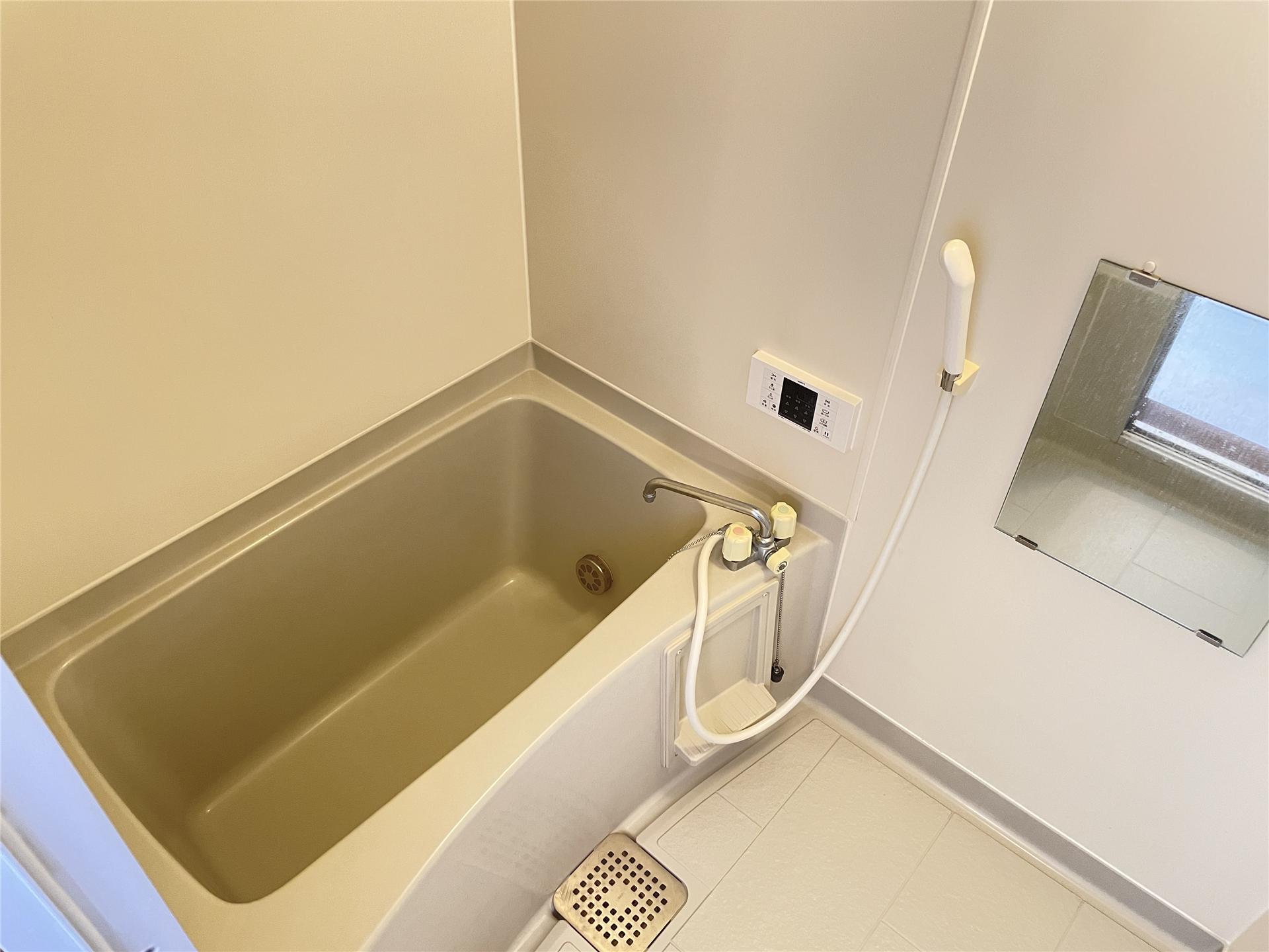 バス・シャワールーム　単身向け物件では貴重な追い焚き付きバス♪