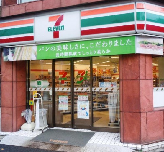 コンビニ　セブンイレブン神田神保町1丁目店（コンビニ）まで107m