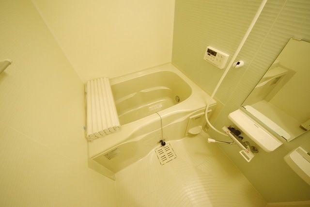 バス・シャワールーム　同一施工メーカー参考写真