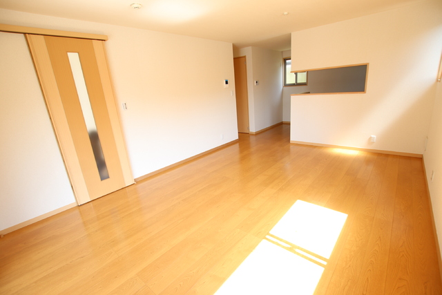 居室・リビング　エアコン付き・ＬＤＫは１６帖の広さがあります