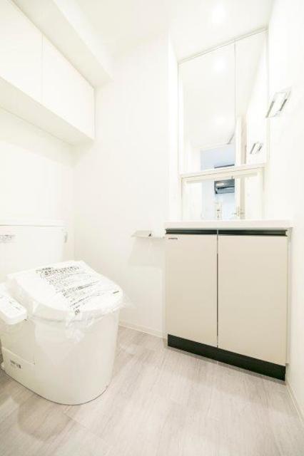 洗面設備　洗面化粧台・温水洗浄便座付きトイレ