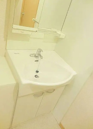 洗面設備　別部屋の写真を使用しております。