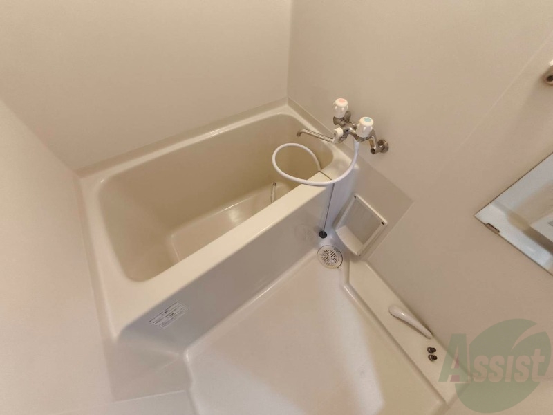 バス・シャワールーム　お風呂になります。一日の疲れを癒してくださいね。